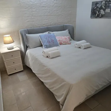 La Rosa D Ernesto Wifi Free 3 Sleeping Places דירה אוסטוני